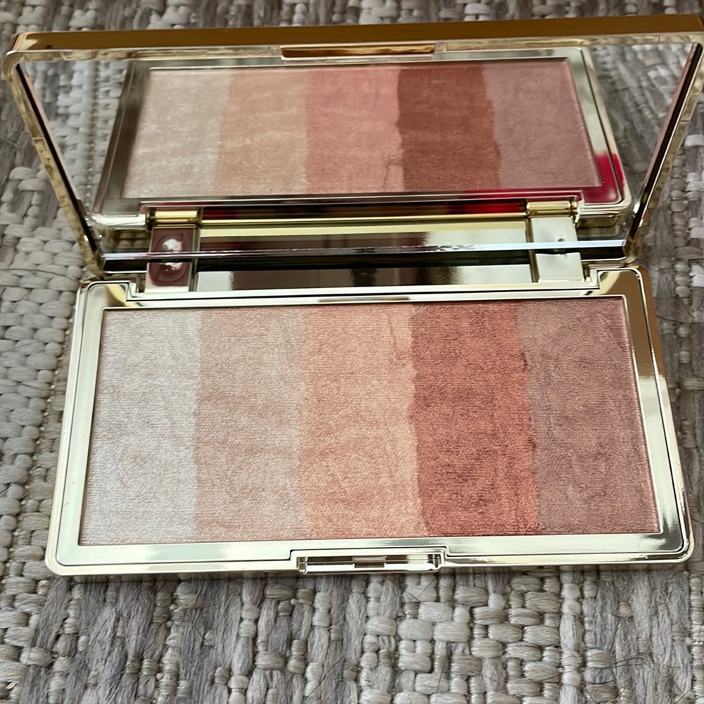 Touch in Soul Pretty Filter Glowdient palette